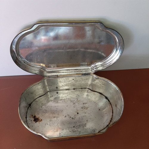 Gottfried Wicklein vintage metal cookie tin with Nuremberg scenes