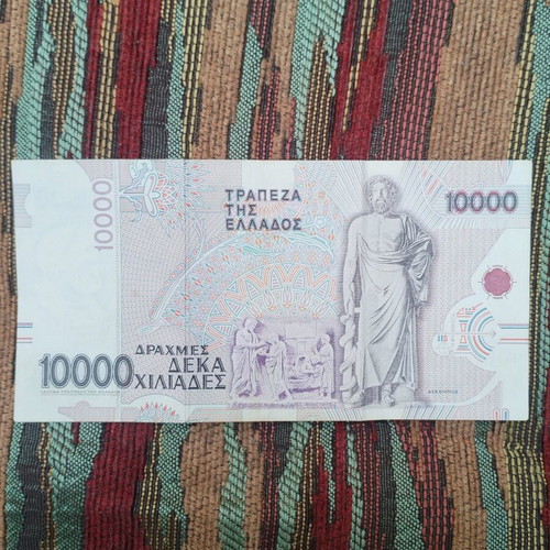 10 000 drachma banknote used in good condition