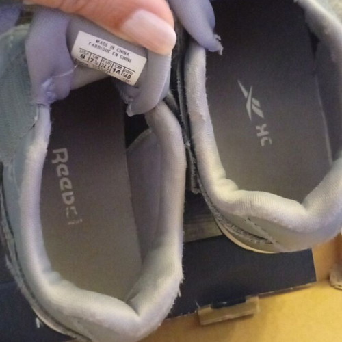 Reebok kids shoes size 24.5 like new, gray with rhino design