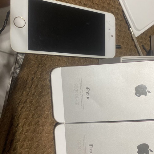 iPhone 5s and 2 more 5s for spare parts with boxes