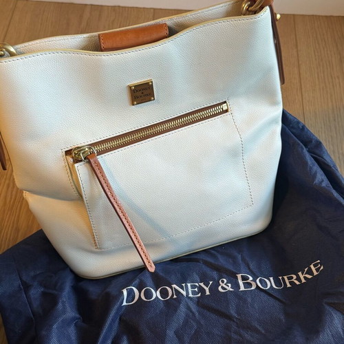 Dooney & Bourke white leather crossbody bag like new