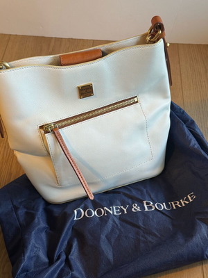 Dooney & Bourke white leather crossbody bag like new