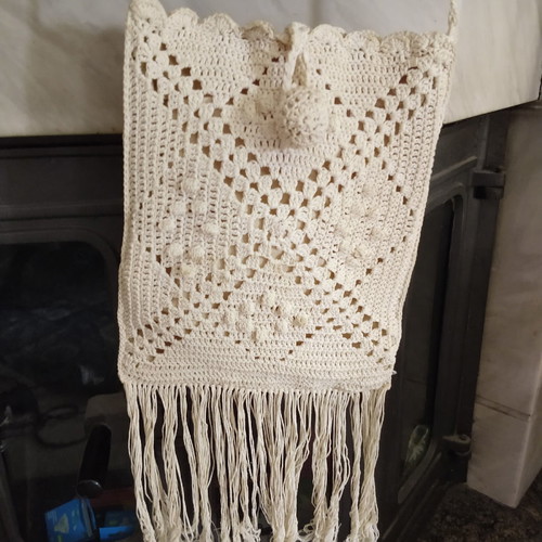 Knitted shoulder bag with fringes like new