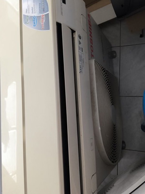 Toshiba inverter air conditioner 7,000 BTU like new