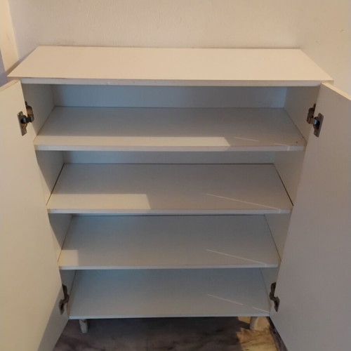 Cabinet like new with removable shelves 105x80x31 cm