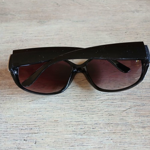 Sunglasses pack of 3 like new, black, green, brown