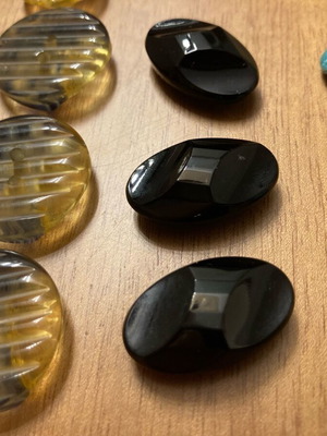 18 vintage buttons from 80s and 90s
