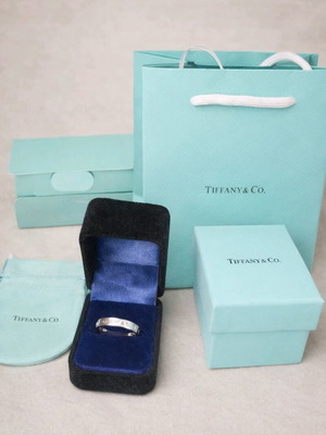 Elegant ring like new, size 19 mm, silver, full set