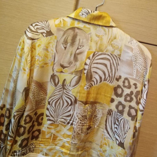 Escada vintage silk shirt like new, unique design