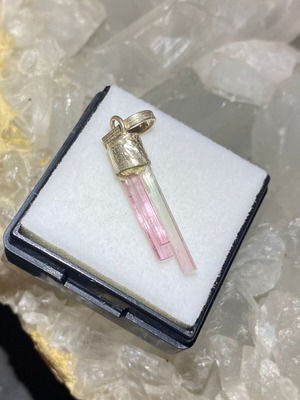 Ασημένιο μενταγιόν με φυσική ακατέργαστη τουρμαλίνη καρπουζιού καινούργιο