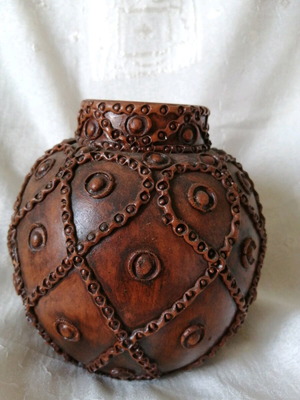Ceramic vase like new with designs