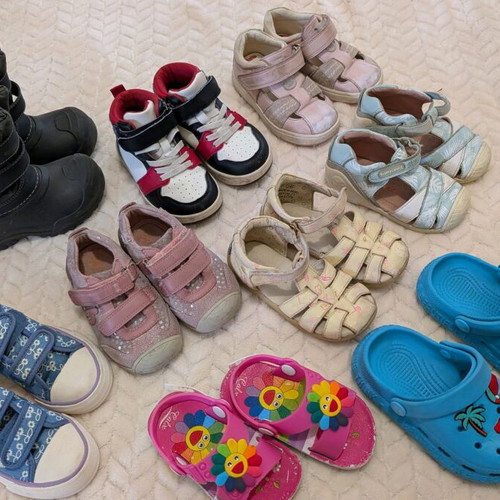 Children's shoes used, sizes 23-25, box set
