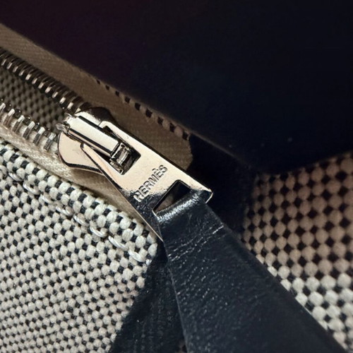Hermès Herbag Messenger 39 shoulder bag, black and grey