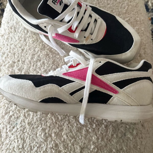 Reebok women's sneakers size 39 like new, white and pink