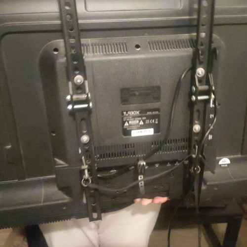 Turbo X 32-inch TV used with wall mount