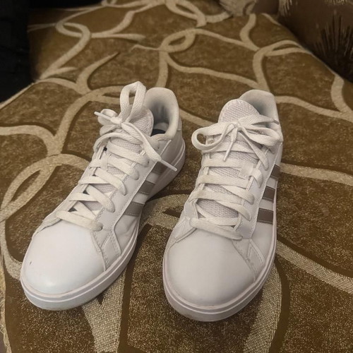 Adidas women's white athletic shoes size 37 like new