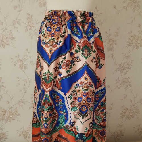 Ethnic skirt like new, synthetic satin fabric, size M/L
