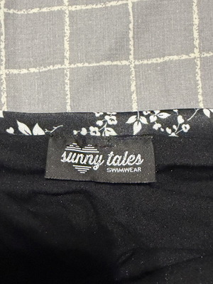 Ολόσωμο μαγιό Sunny Tales μεταχειρισμένο, μέγεθος M, μαύρο και άσπρο