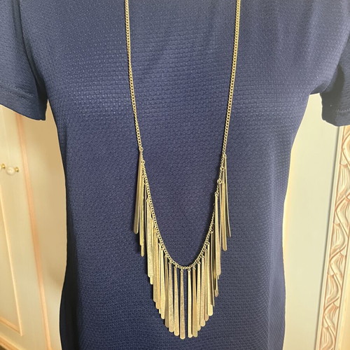 Neck Accessory Accessorize like new, gold color, minimal
