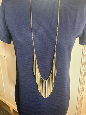 Neck Accessory Accessorize like new, gold color, minimal