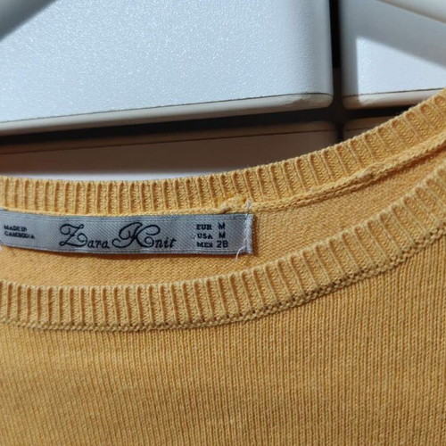 Zara women's knitted sweater mustard color like new size Medium