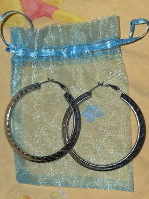Hoop earrings like new, grey color, unknown material