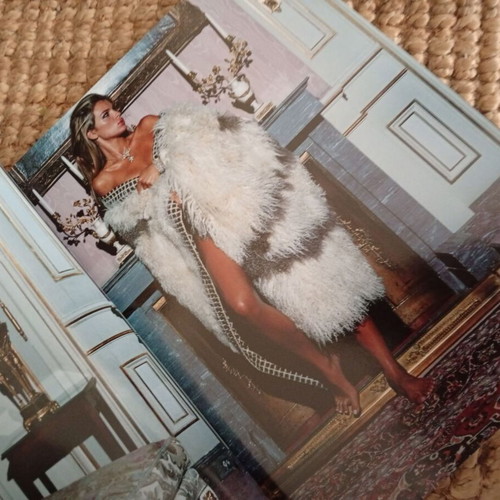 Italian Vogue 2001 magazine with Esther Canadas, Eva Herzigova, Helena Christensen, like new