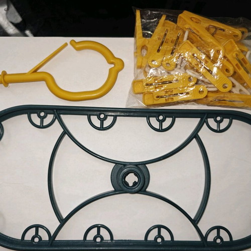 Oval drying rack with 12 clothespins new