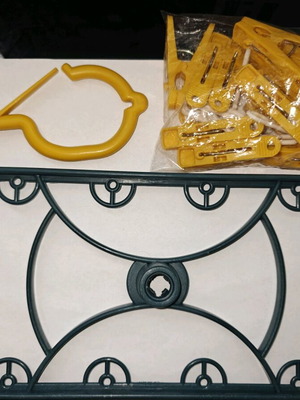 Oval drying rack with 12 clothespins new