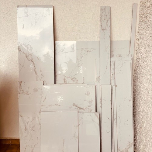 White tiles of excellent quality, 23 pieces, new