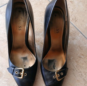 μαύρες δερμάτινες εξωτερικά γόβες ψιλές guess