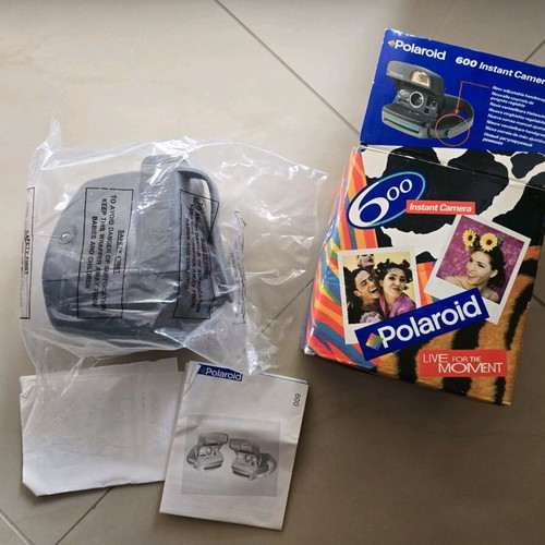 Polaroid 600 Instant Camera new unused with box and manuals