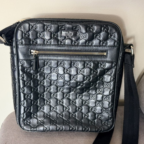 Gucci Guccissima Leather Medium Shoulder Bag like new, black