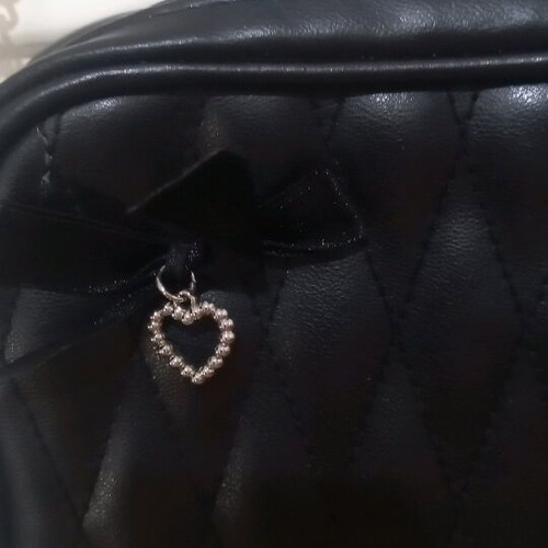 Mad hat evening handbag like new, black quilted synthetic