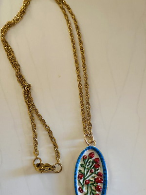 Oval pendant necklace with blue frame and red flowers, new