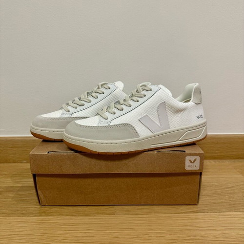 Veja V-12 B-Mesh white sneakers new, size 40