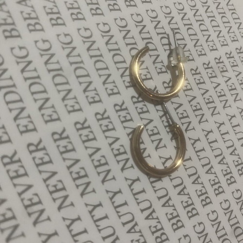 Gold earrings new, nice size and color