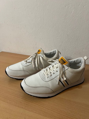 GK men's athletic shoes like new, size 44, white and yellow