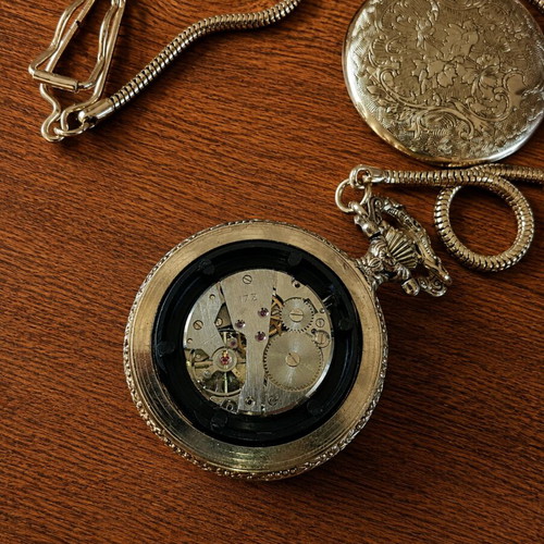 Opicin 17 Jewels Mechanic pocket watch like new, gold color