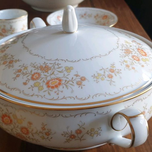 Noritake porcelain serving set used, 105 pieces, 24 karat gold