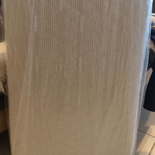 Kiddo Crib like new with mattress and original box