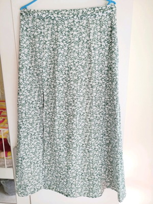 Maxi women's skirt with slit like new, size M