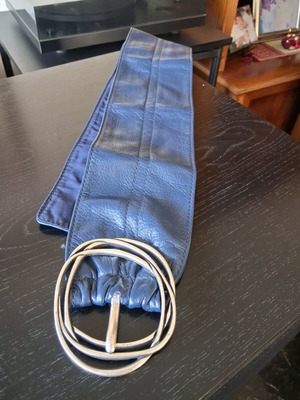 DKNY leather obi belt blue like new, size 95