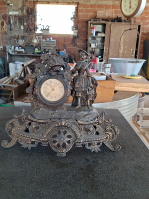 Bronze French wind-up clock like new, height 30 cm