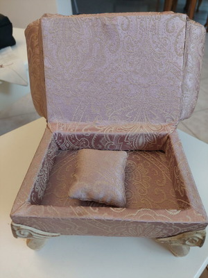 Vintage decorative armchair in pink fabric with storage