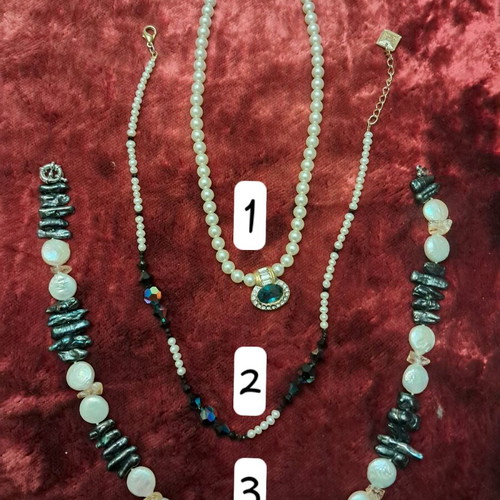 Vintage necklaces with cultured pearls like new, pack