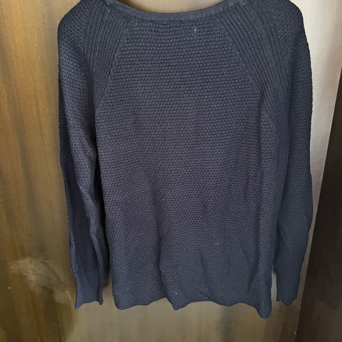 Only blue pullover used, size S