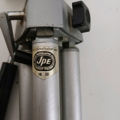 Hakuba adjustable tripod like new