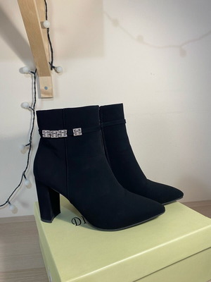 Suede black ankle boots used, size 39 with rhinestone detail