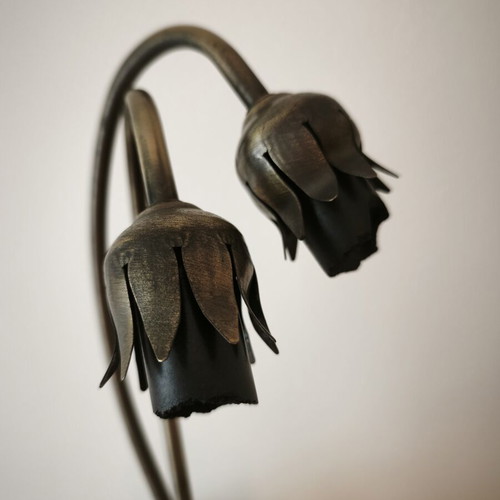 Metal table lamp with two bulb holders